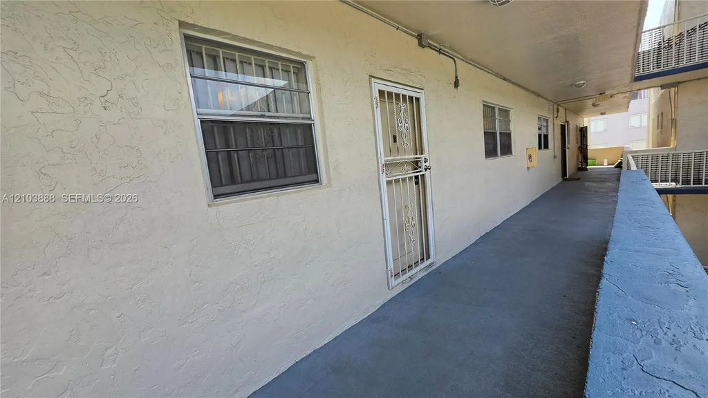 16750 Ne 10th Avenue #208, North Miami Beach