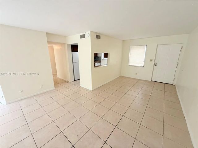 4 of 25 - 2000 N Congress Avenue #103, West Palm Beach, FL