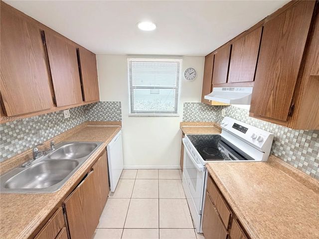 5 of 25 - 2000 N Congress Avenue #103, West Palm Beach, FL