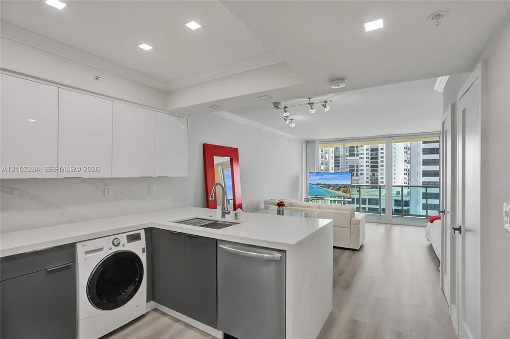 2501 S Ocean Drive #704 (available Jan 11), Hollywood