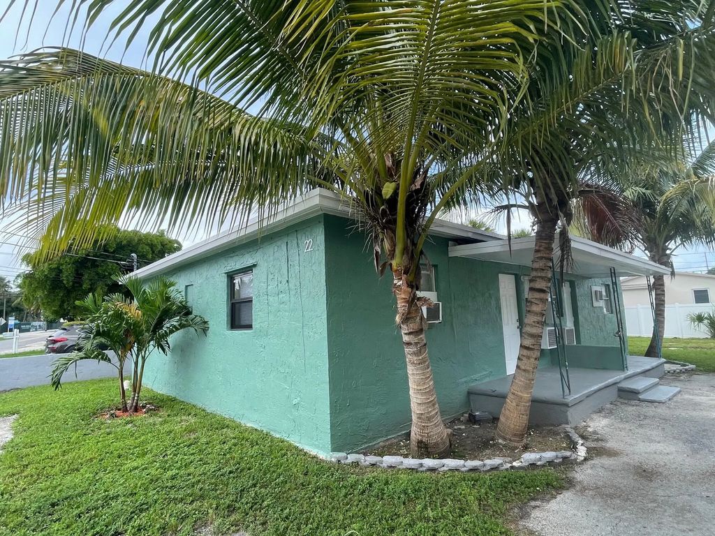 22 Nw 8th Avenue #1, Dania Beach