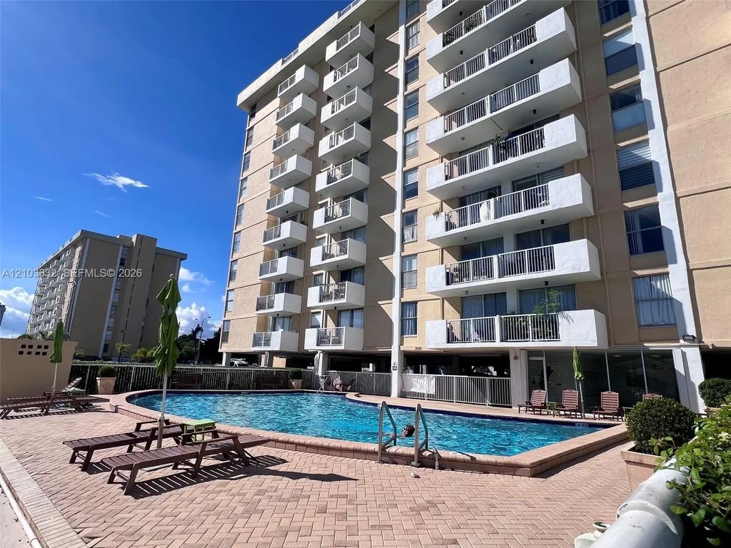 2020 Ne 135th Street #810, North Miami