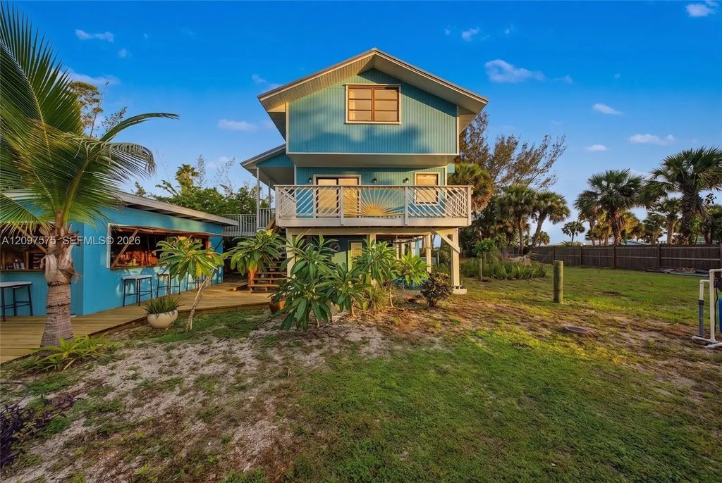 51 Vip Island, Grant Valkaria