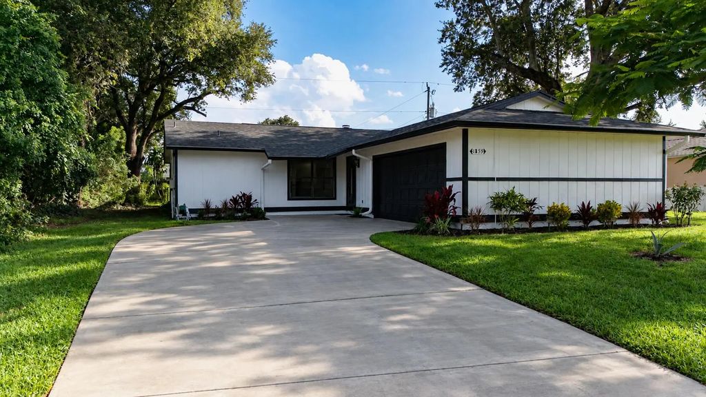 1855 Sw Bradway Lane, Port St. Lucie