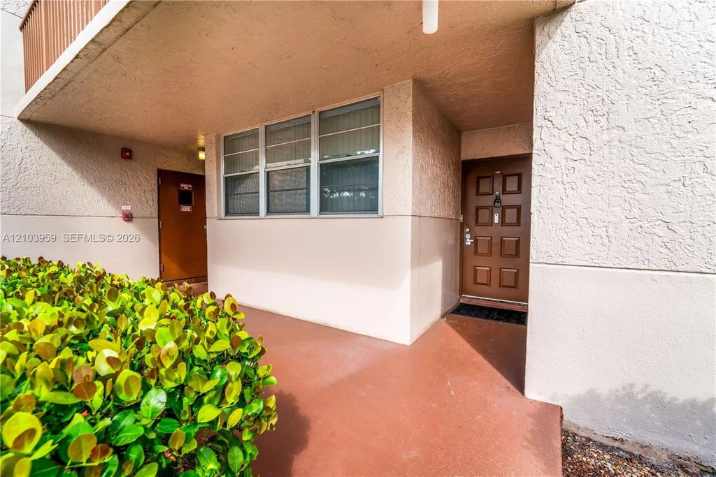 1900 Sabal Palm Drive #106, Davie