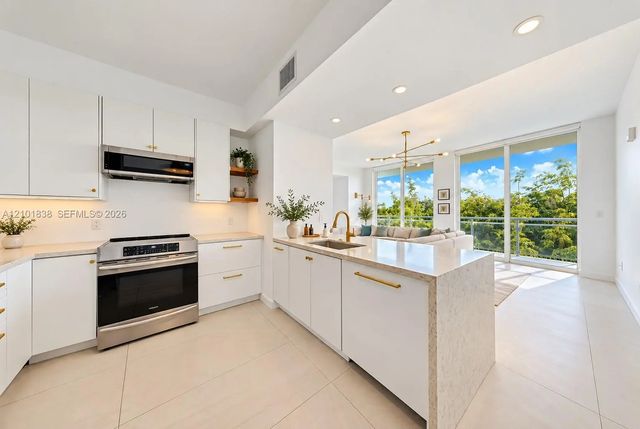 2 of 18 - 2020 Prairie Avenue #404, Miami Beach, FL
