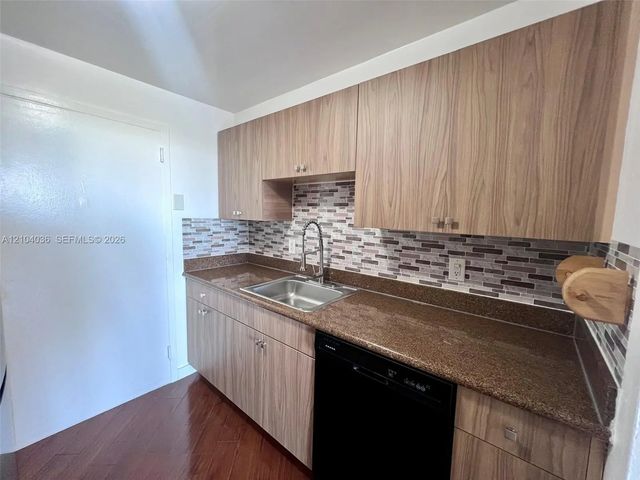 5 of 11 - 2020 Ne 135th Street #810, North Miami, FL