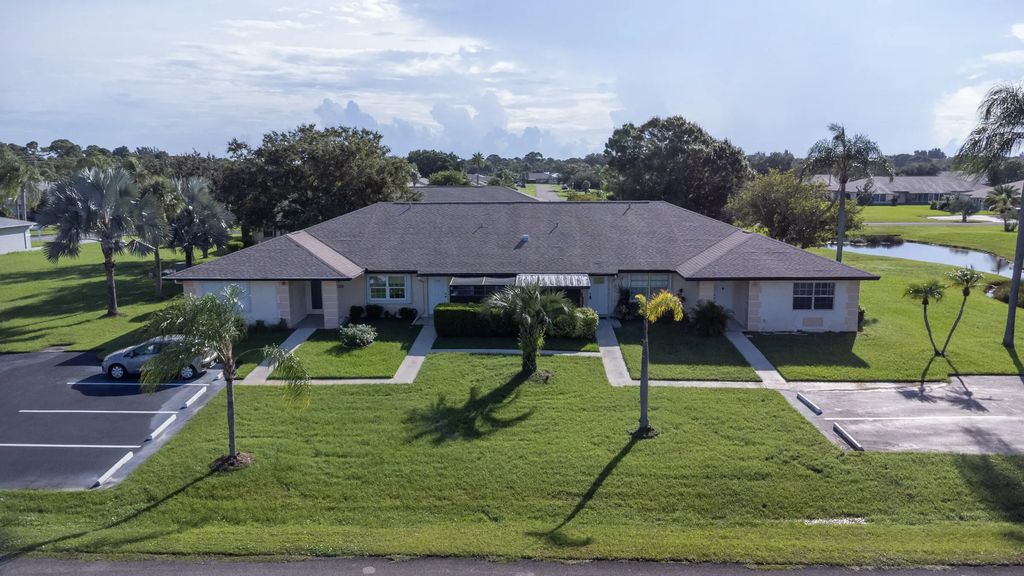 5794 Moss Court #7e, Fort Pierce
