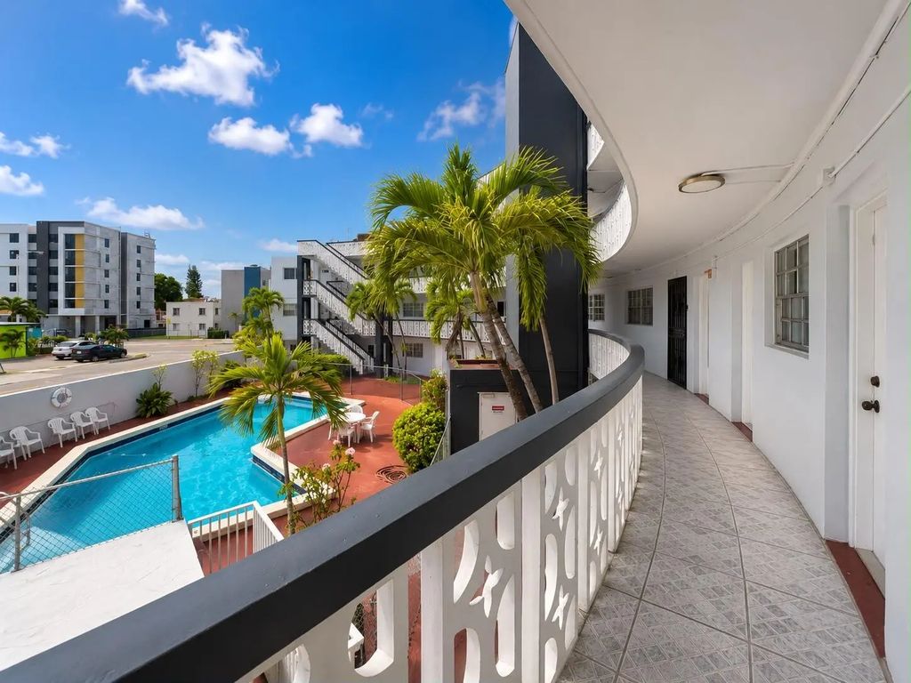 11 Sw 52nd Avenue #7b, Miami
