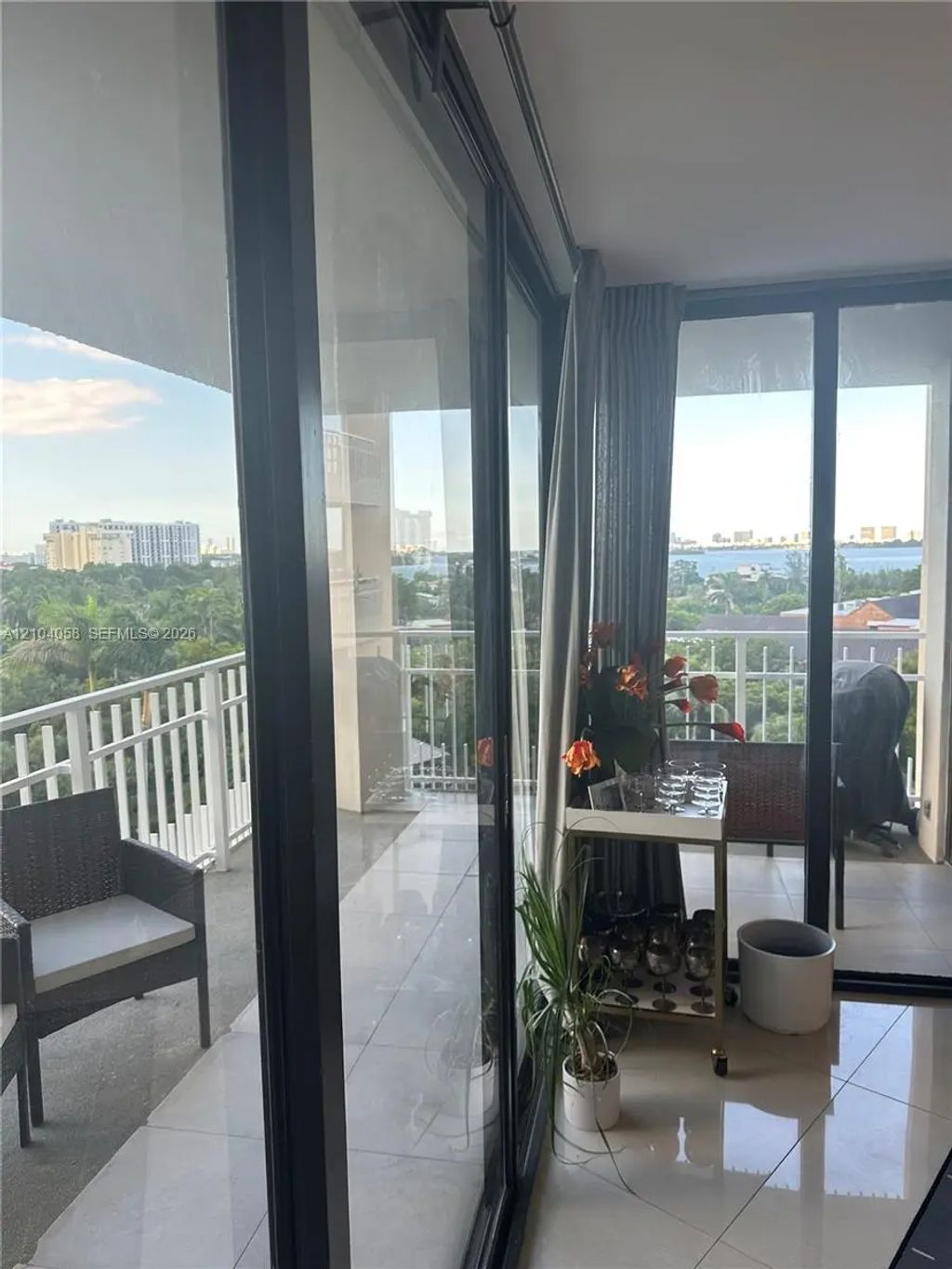 1000 Quayside Terrace #905, Miami