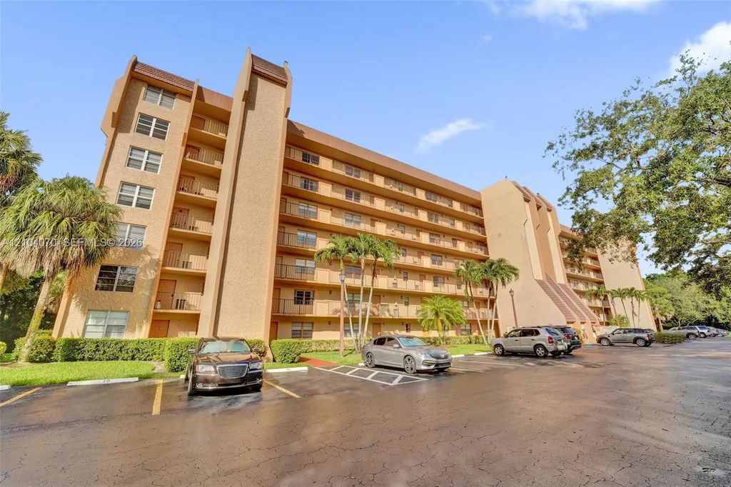 3001 W Rolling Hills Circle #702, Davie