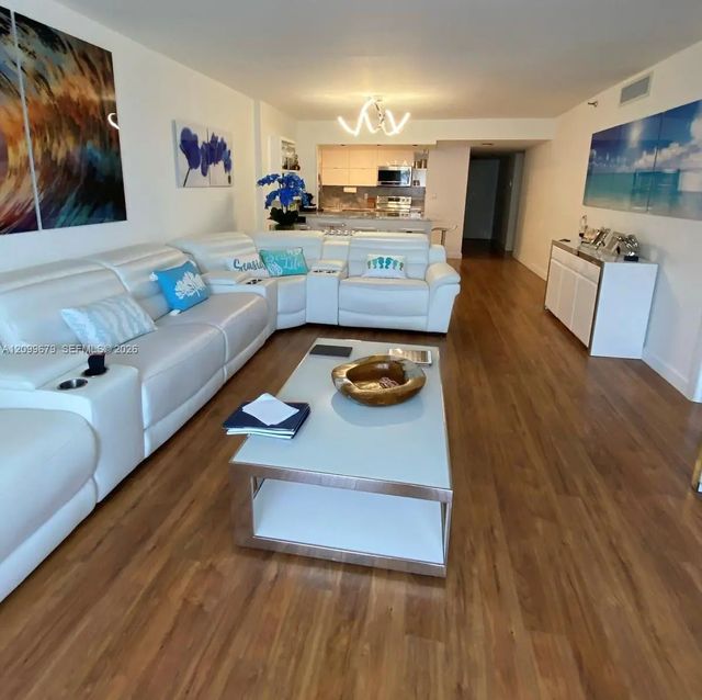 3 of 20 - 1623 Collins Avenue #220, Miami Beach, FL