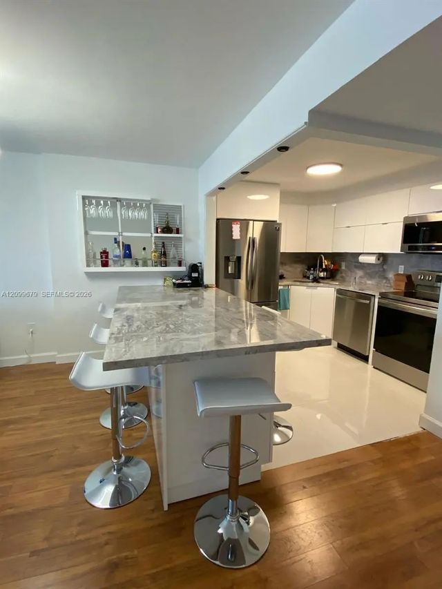 4 of 20 - 1623 Collins Avenue #220, Miami Beach, FL
