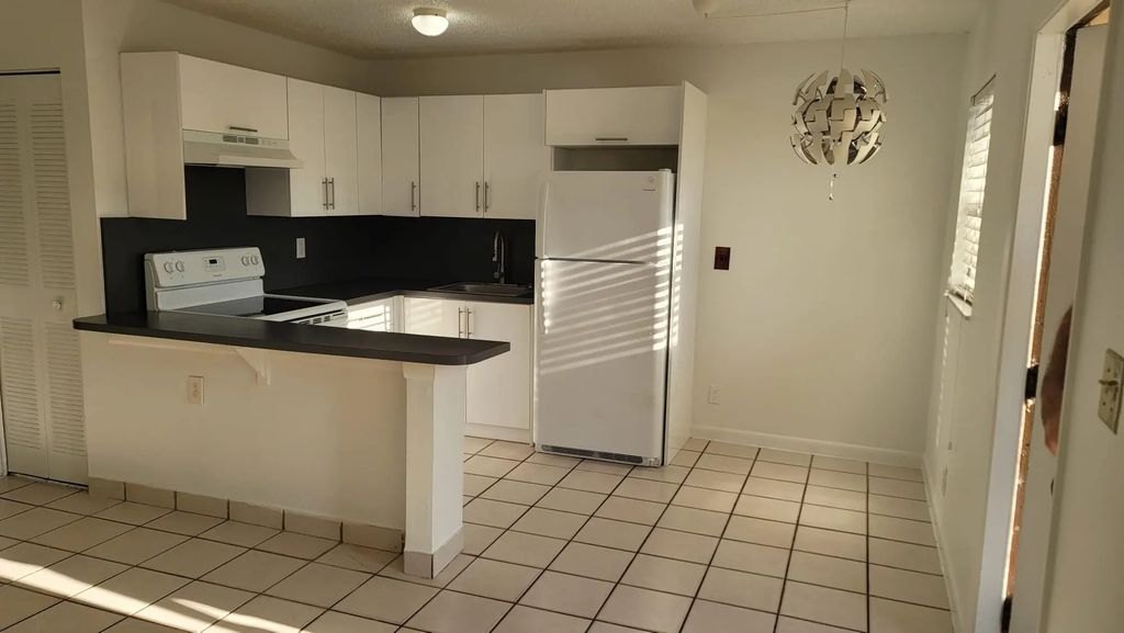 416 Lakeside Drive #128, Margate