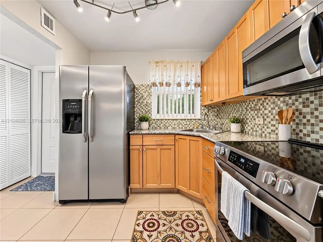 3 of 21 - 9850 Sunrise Lakes Boulevard #108, Sunrise, FL