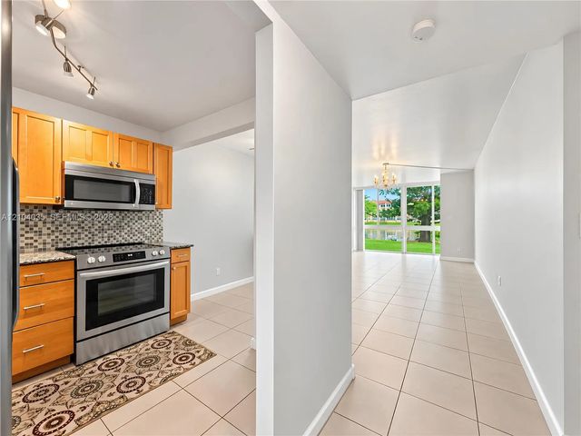 5 of 21 - 9850 Sunrise Lakes Boulevard #108, Sunrise, FL