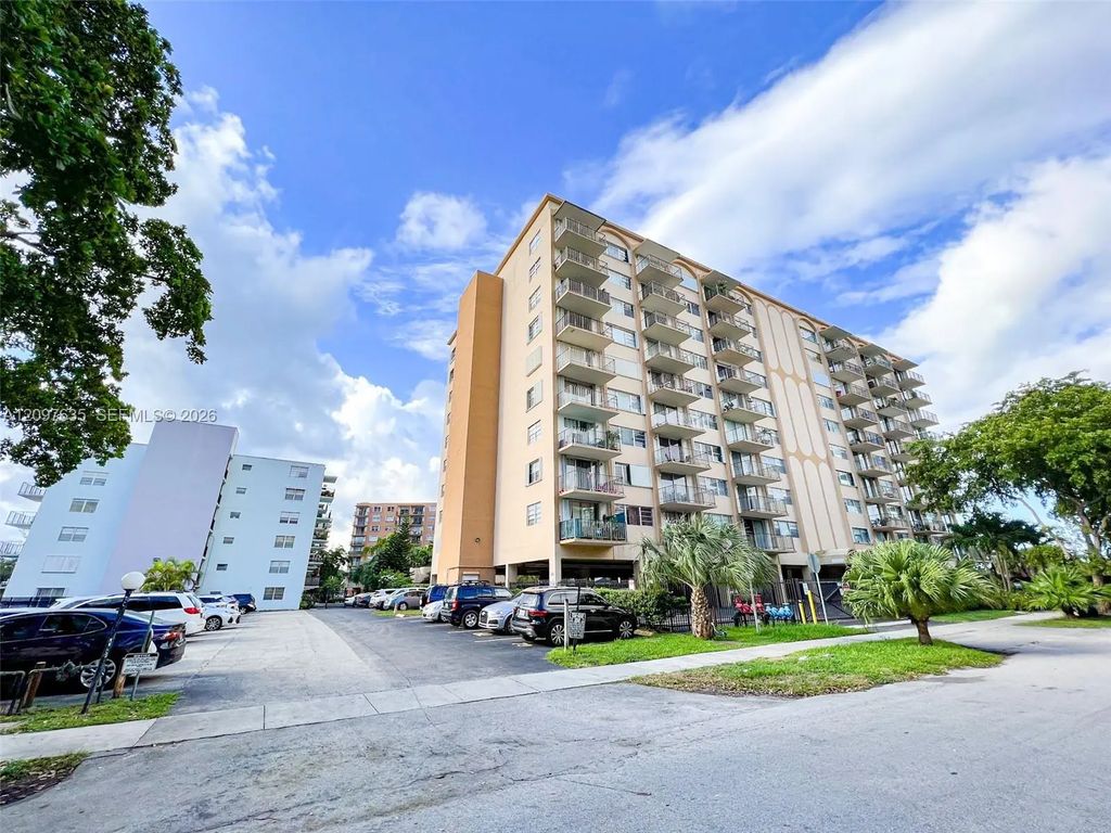 1470 Ne 125th Terrace #ph3, North Miami