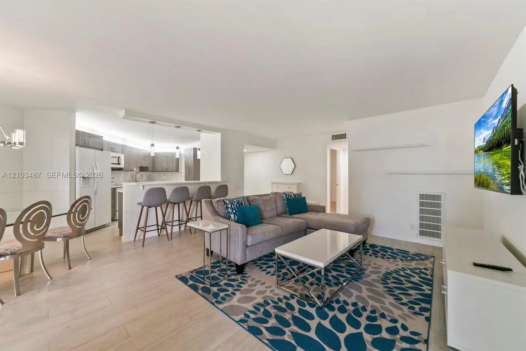 5850 Camino Del Sol #206, Boca Raton