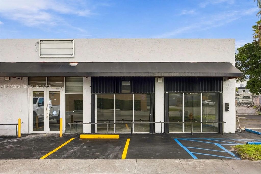 17030 S Dixie Highway, Palmetto Bay