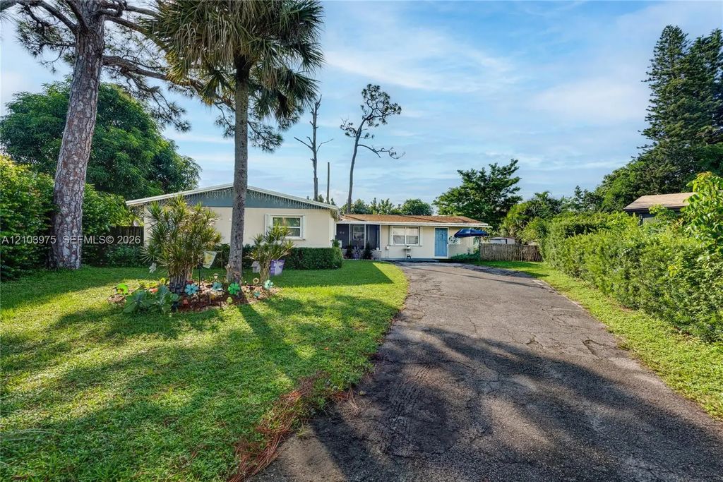 851 Caroline Circle, West Palm Beach