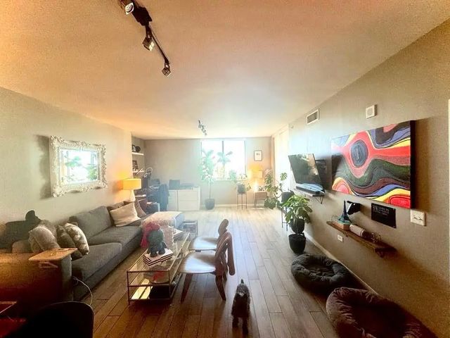 3 of 9 - 999 Sw 1st Avenue #3313, Miami, FL