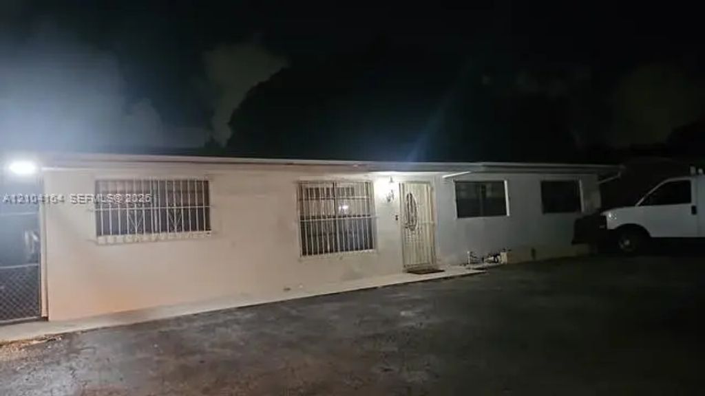 4621 Sw 104th Court, Miami