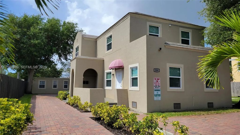 306 Hawthorne Drive #2, Lake Park