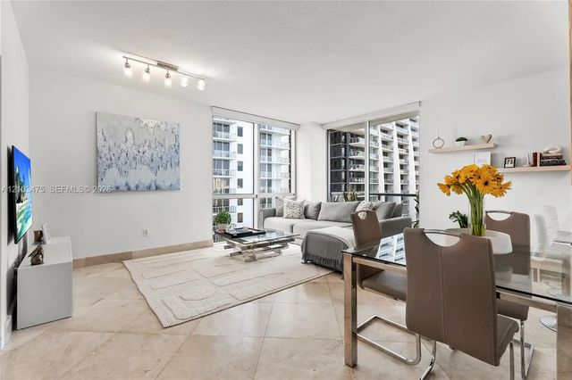 2 of 20 - 1060 Brickell Avenue #2117, Miami, FL