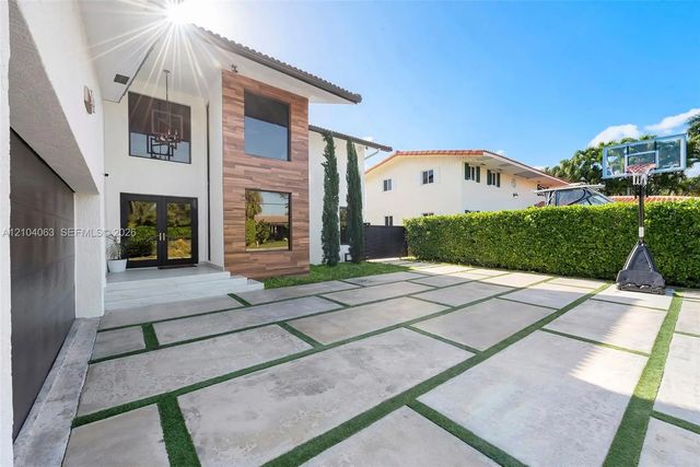 3 of 60 - 1942 Ne 119th Road, North Miami, FL