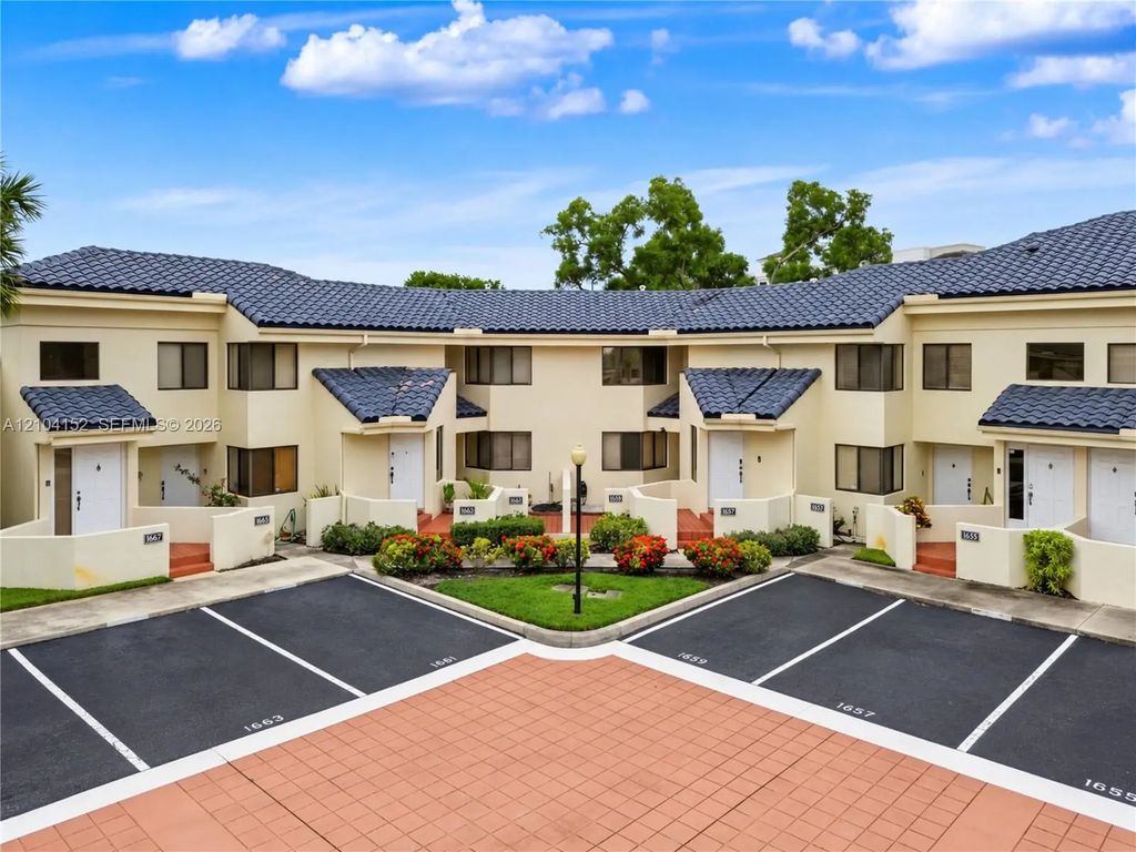 1657 Nw 81st Way, Plantation