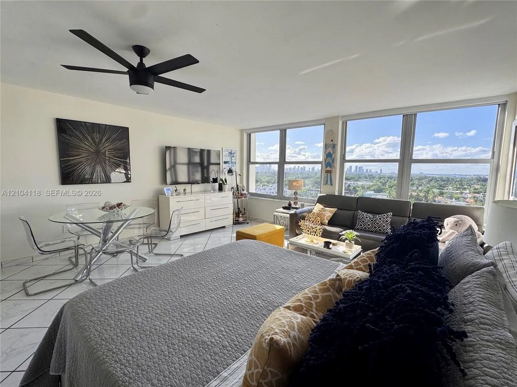 2899 Collins Avenue #1242, Miami Beach