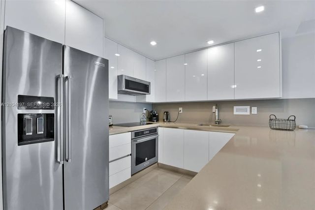 5 of 19 - 2301 Collins Avenue #303, Miami Beach, FL