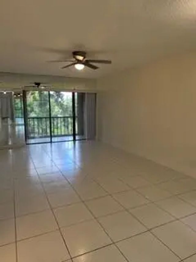 3 of 19 - 5939 Forest Hill Boulevard #206, West Palm Beach, FL