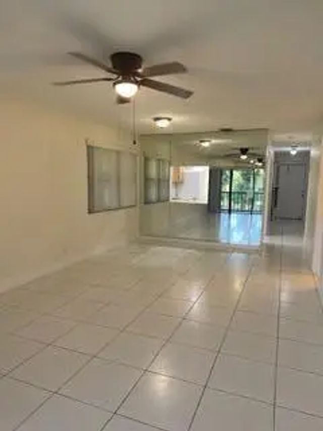 4 of 19 - 5939 Forest Hill Boulevard #206, West Palm Beach, FL