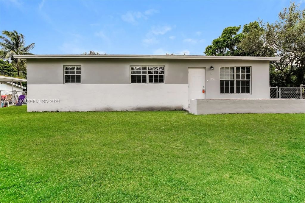 1250 Ne 207th Terrace, Miami
