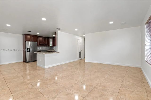 5 of 38 - 3300 Sw 87th Court, Miami, FL