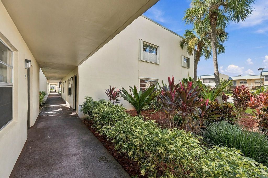 447 Burgundy J #j, Delray Beach