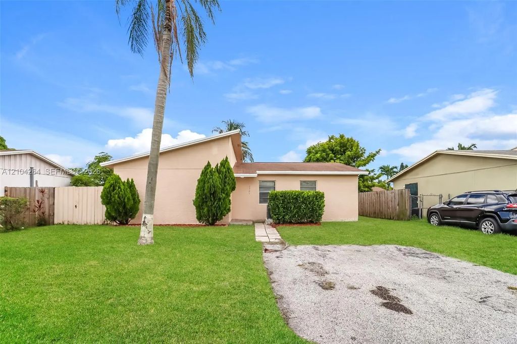 7701 Sw 7th Court, North Lauderdale