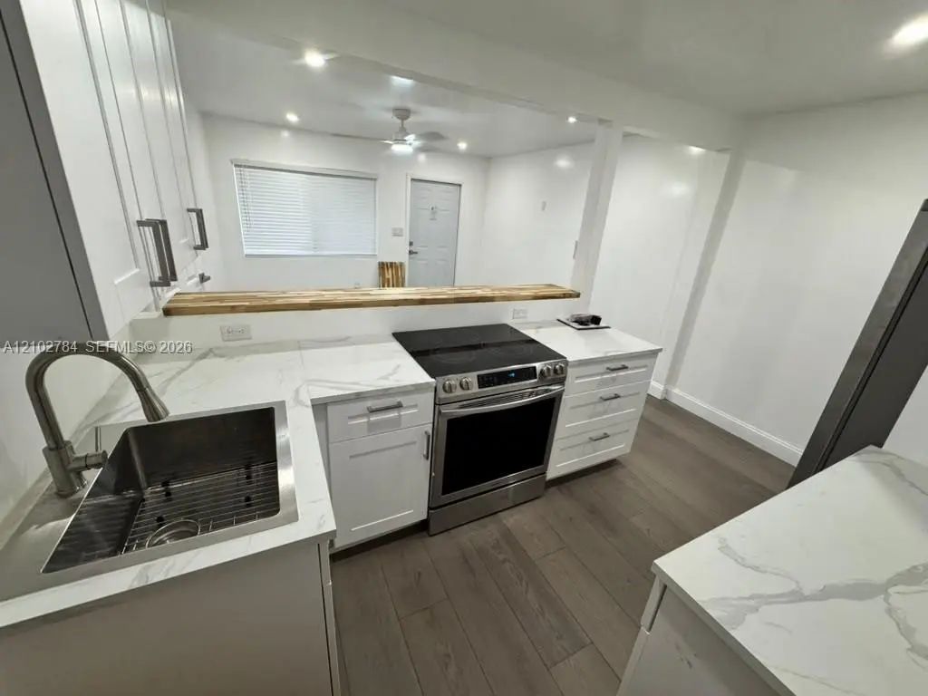 565 Ne 32nd Street, Oakland Park