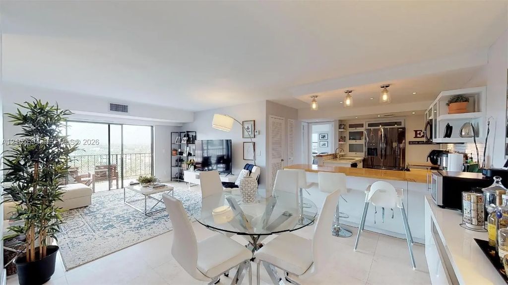 77 Crandon Boulevard #8d, Key Biscayne