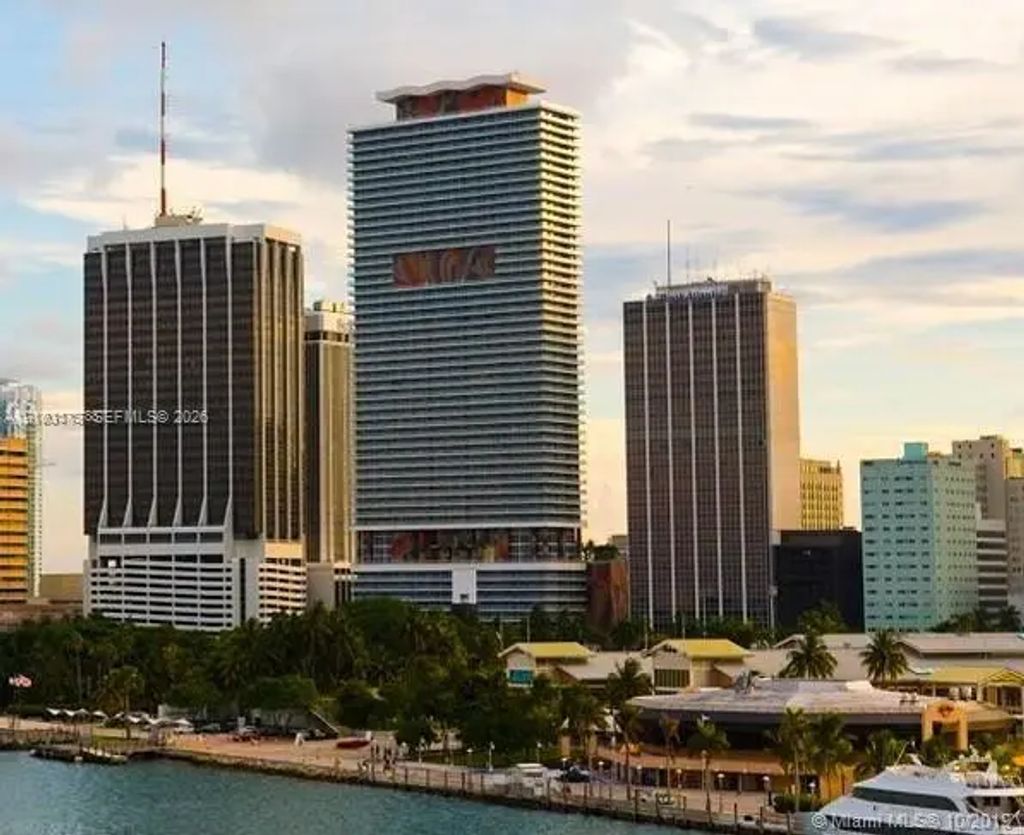 50 Biscayne Boulevard #3807, Miami