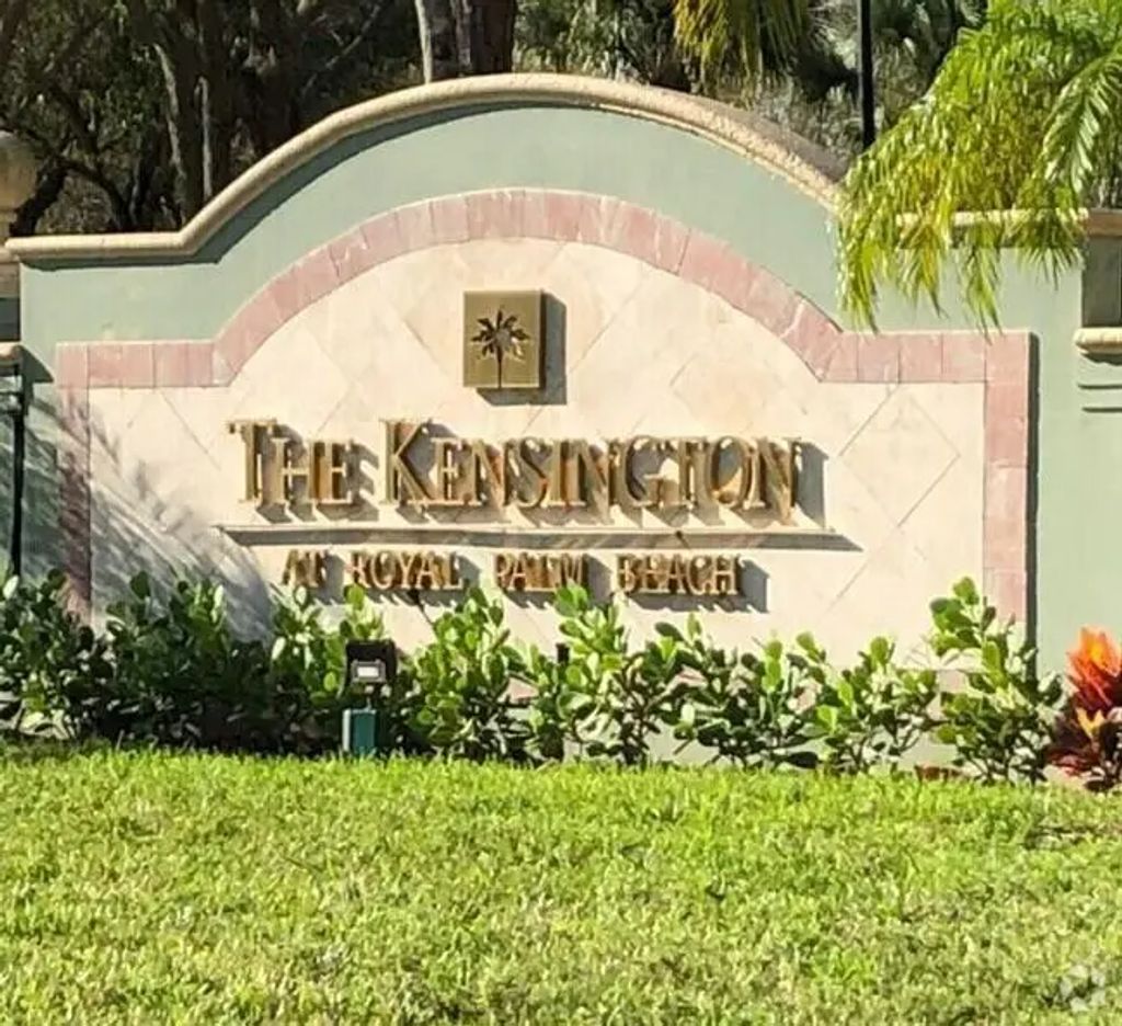 310 Crestwood Circle #101, Royal Palm Beach
