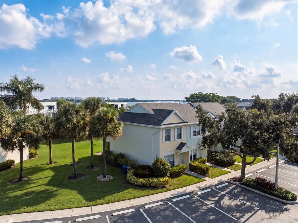 16731 Hemingway Drive, Weston