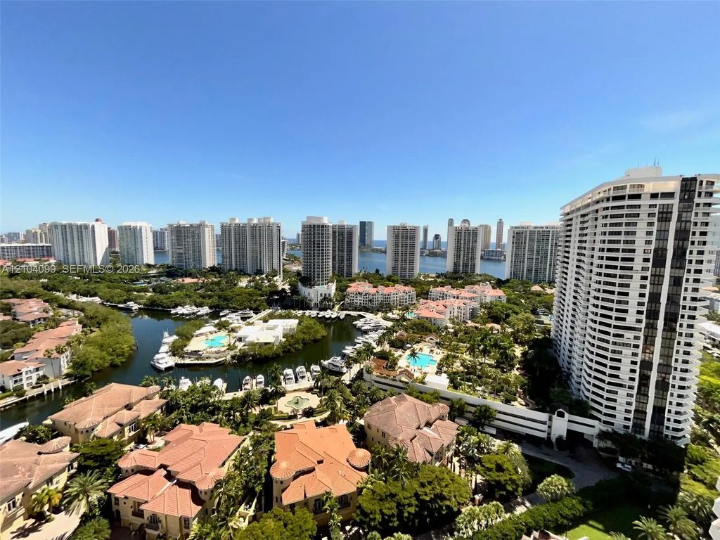 1000 W Island Boulevard #2707, Aventura