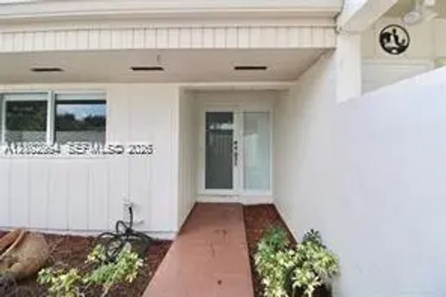 4 of 38 - 8232 Sw 81st Terrace #8232, Miami, FL