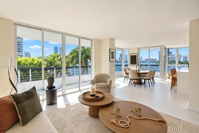 3530 Mystic Pointe Drive #415, Aventura
