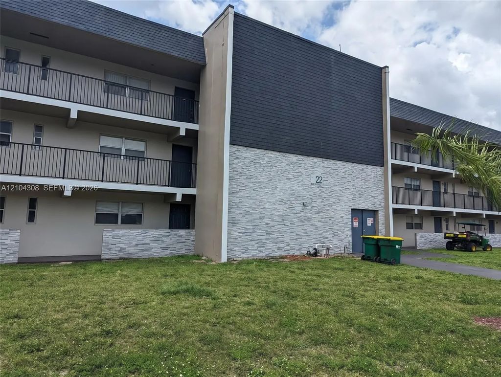 8000 Fairview Drive #304, Tamarac