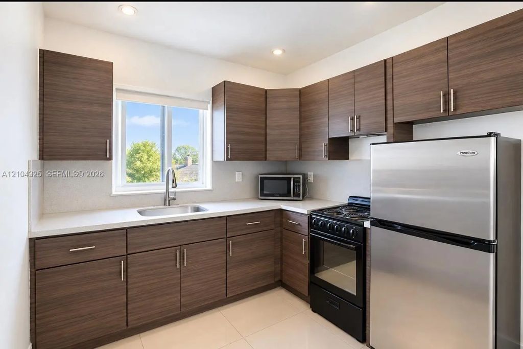 560 Ne 67th Street #4, Miami