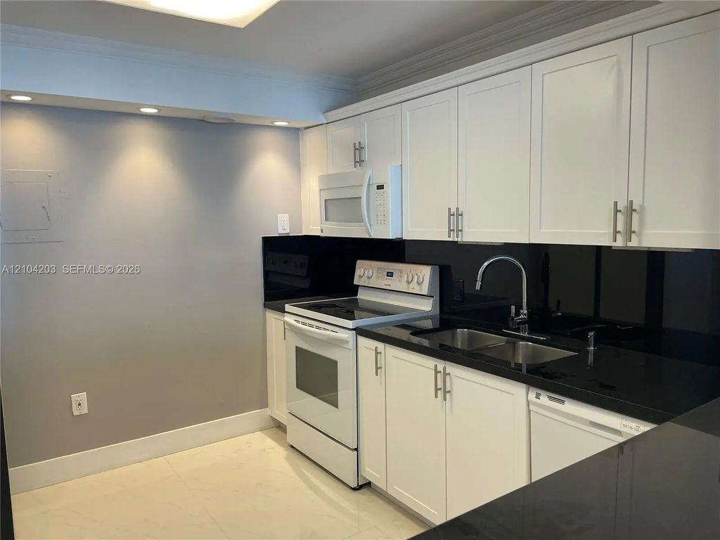 5701 Collins Avenue #911, Miami Beach