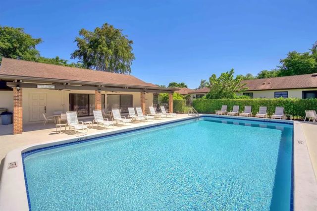 2 of 17 - 4948 Equestrian Circle #b, Boynton Beach, FL